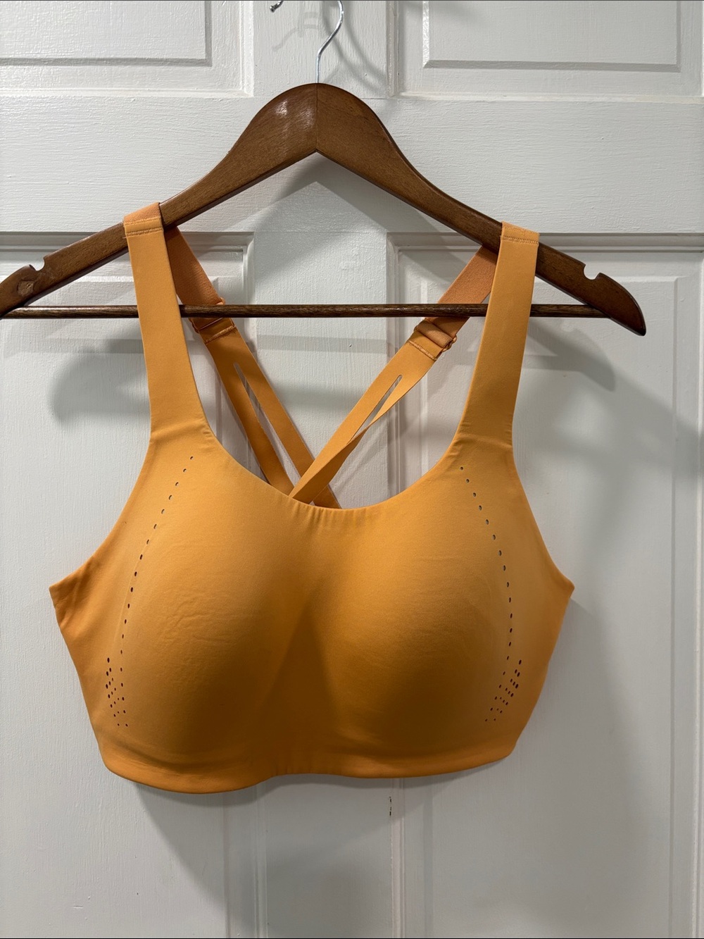 Lululemon Women’s Air Support High Impact Sports Bra Size 40C Warm Apricot NWOT